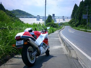 某建設中ダム前